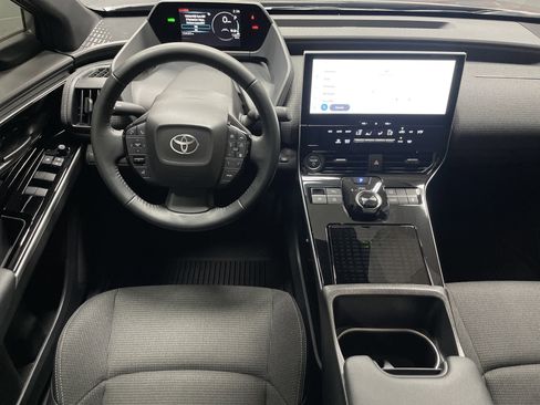 Used 2025 Toyota bZ4X XLE image 30