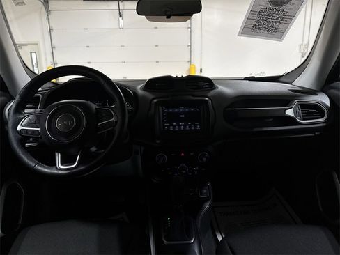 Used 2019 Jeep Renegade Latitude w/ Cold Weather Group image 10