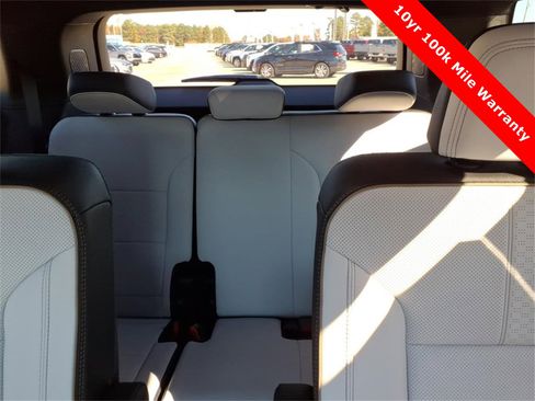 New 2026 Chevrolet Traverse High Country image 21