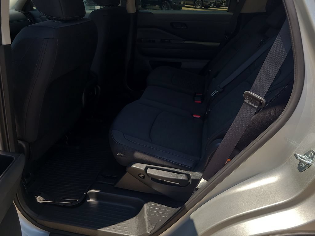 Certified 2025 Nissan Pathfinder S FWD image 8