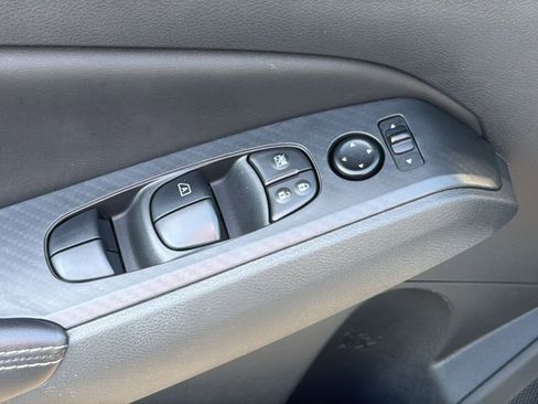 Used 2024 Nissan Altima 2.5 SV image 10