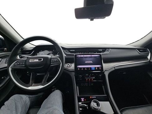 Used 2023 Jeep Grand Cherokee Limited w/ Luxury Tech Group II image 12