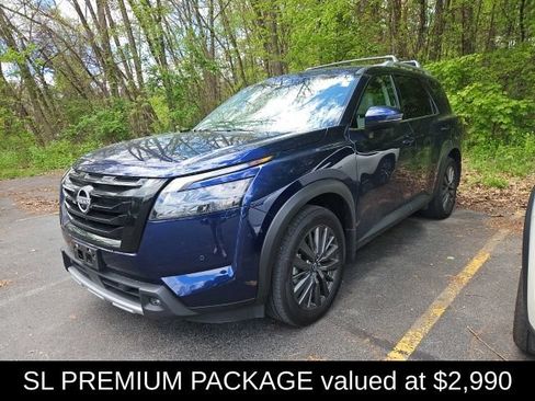 Certified 2025 Nissan Pathfinder SL w/ SL Premium Package AWD/4WD image 3