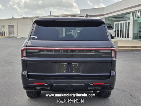 New 2027 Lincoln Navigator Premiere RWD image 4