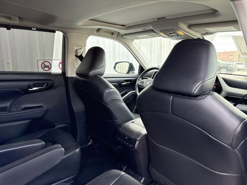 Used 2022 Toyota Highlander XLE image 46