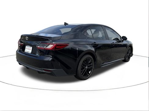 Used 2025 Toyota Camry SE FWD image 3