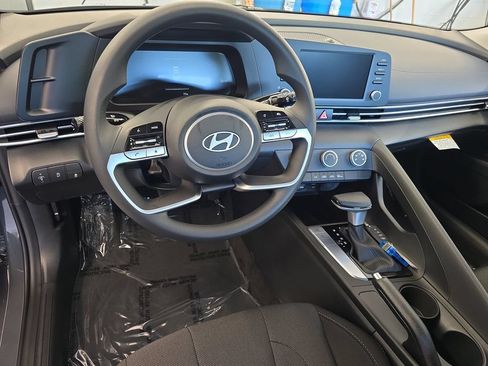 Used 2026 Hyundai Elantra SE FWD image 15