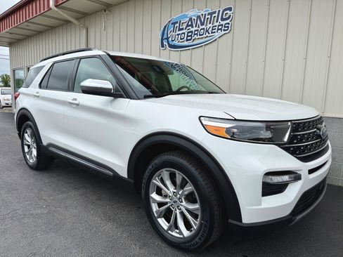 Used 2021 Ford Explorer XLT w/ Equipment Group 202A AWD/4WD image 4