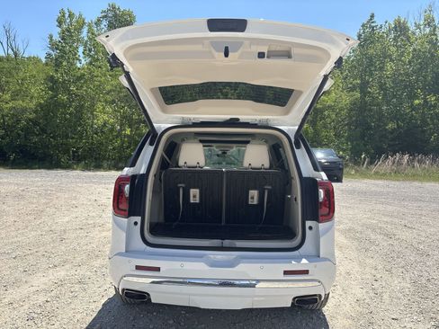 Used 2023 GMC Acadia Denali w/ Denali Ultimate Package FWD image 24