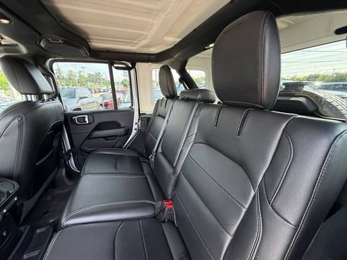Used 2022 Jeep Wrangler Unlimited Sahara w/ Cold Weather Group AWD/4WD image 27