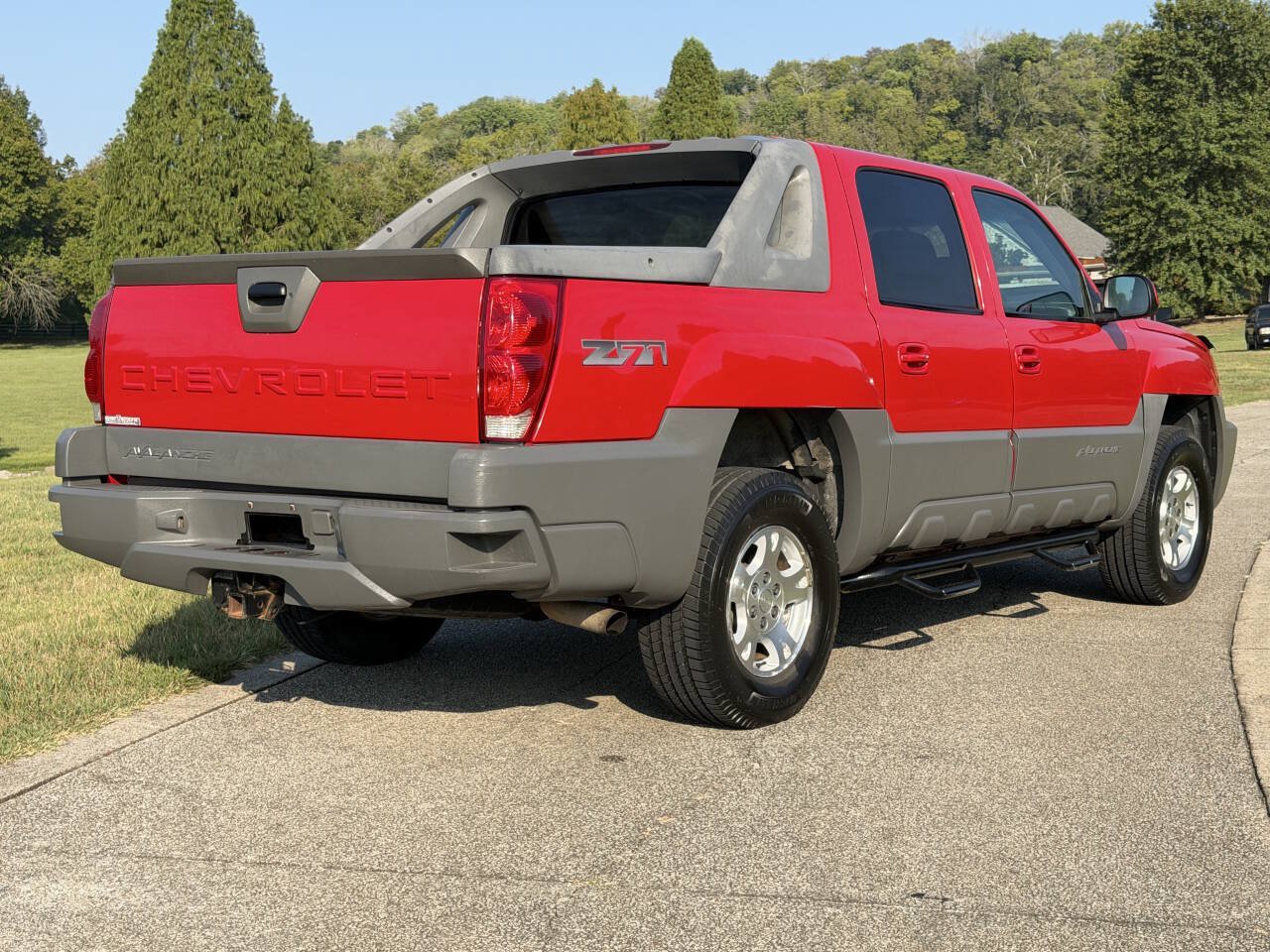 Used 2002 Chevrolet Avalanche 4x4 w/ Off-Road Suspension Pkg image 12