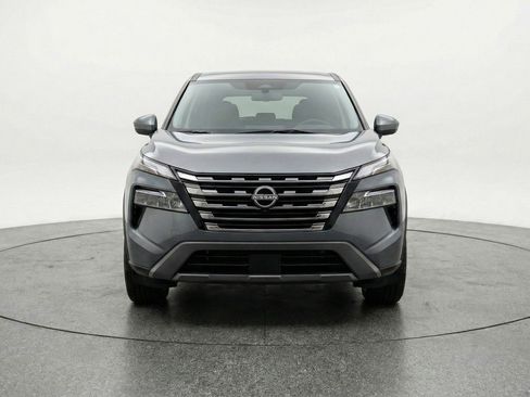 Used 2025 Nissan Rogue SV image 2