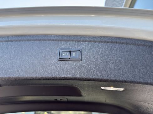 Used 2023 Audi Q5 2.0T Premium w/ Convenience Package image 11