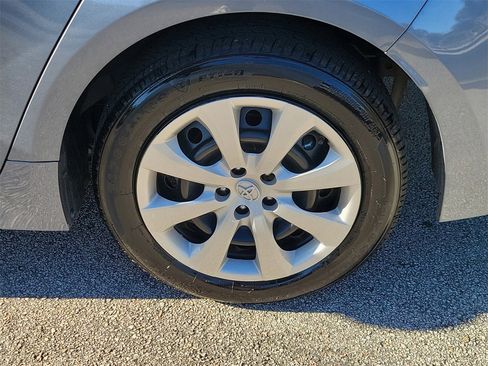 Used 2025 Toyota Corolla LE image 5