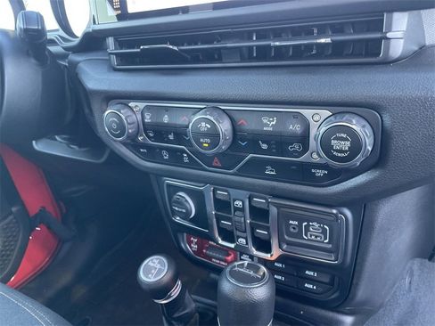 Used 2024 Jeep Gladiator Sport image 28