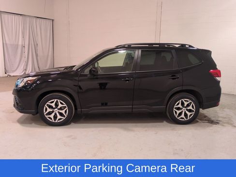 Used 2023 Subaru Forester Premium image 7