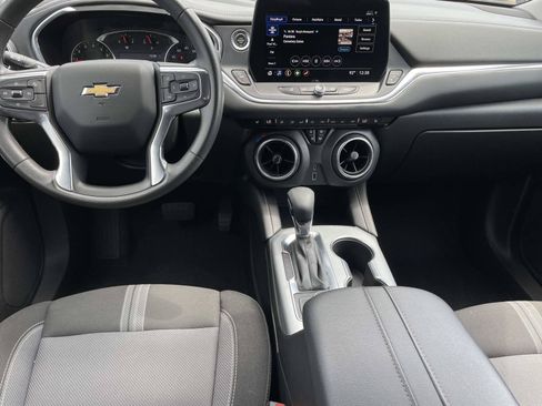 Used 2025 Chevrolet Blazer LT FWD image 13