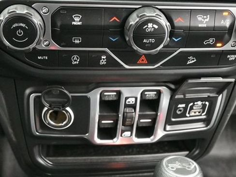 Used 2018 Jeep Wrangler Unlimited Sahara AWD/4WD image 20