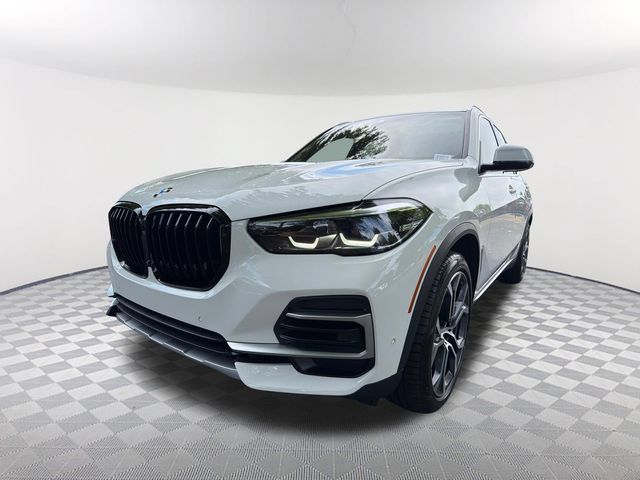 Used 2023 BMW X5 sDrive40i w/ Parking Assistance Package RWD image 1