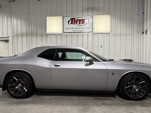 Used 2016 Dodge Challenger R/T Scat Pack RWD image 2