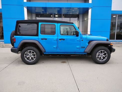 Used 2024 Jeep Wrangler Sport S image 31