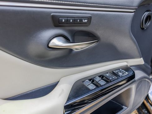 Used 2023 Lexus ES 300h w/ Premium Package FWD image 28