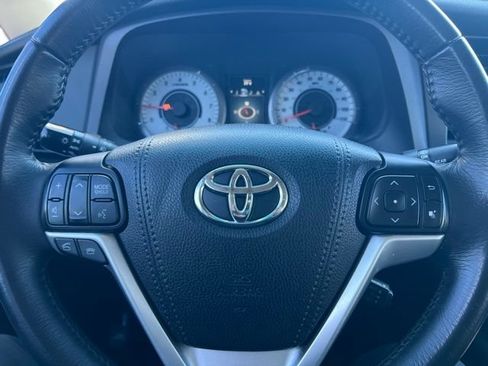 Used 2017 Toyota Sienna SE Premium FWD image 20