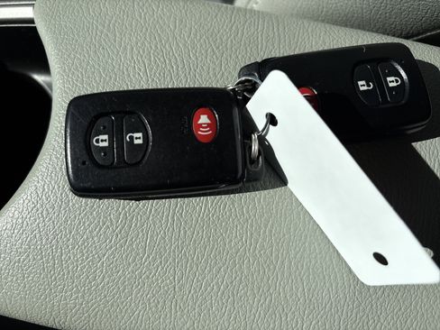 Used 2012 Toyota Prius Two image 33