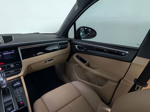Certified 2023 Porsche Macan AWD/4WD image 21