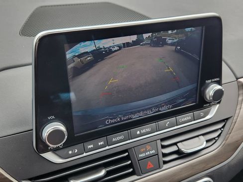 Used 2024 Nissan Altima 2.5 SV FWD image 17