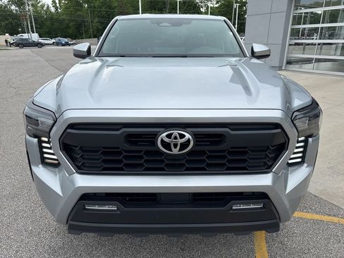 Used 2024 Toyota Tacoma SR5 AWD/4WD image 10