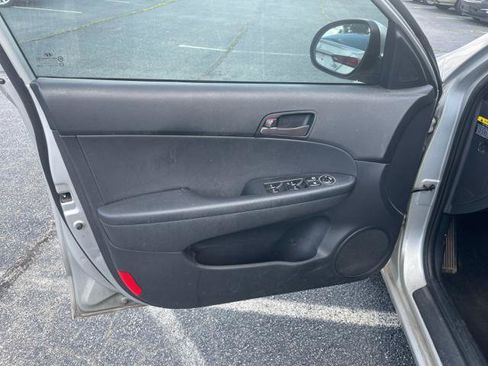 Used 2012 Hyundai Elantra GLS FWD image 9