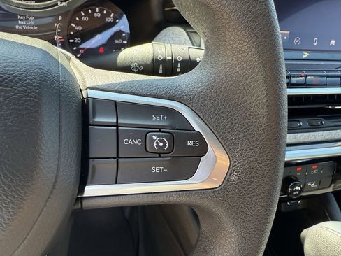 Used 2025 Jeep Compass Sport image 29