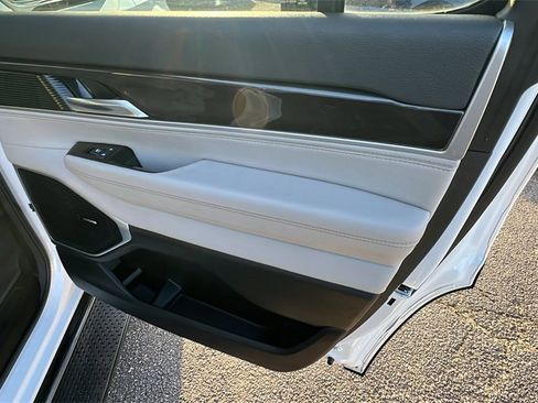 Used 2023 Jeep Wagoneer 4WD image 16