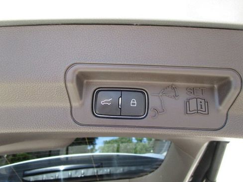 Used 2020 Ford Explorer Platinum AWD/4WD image 9