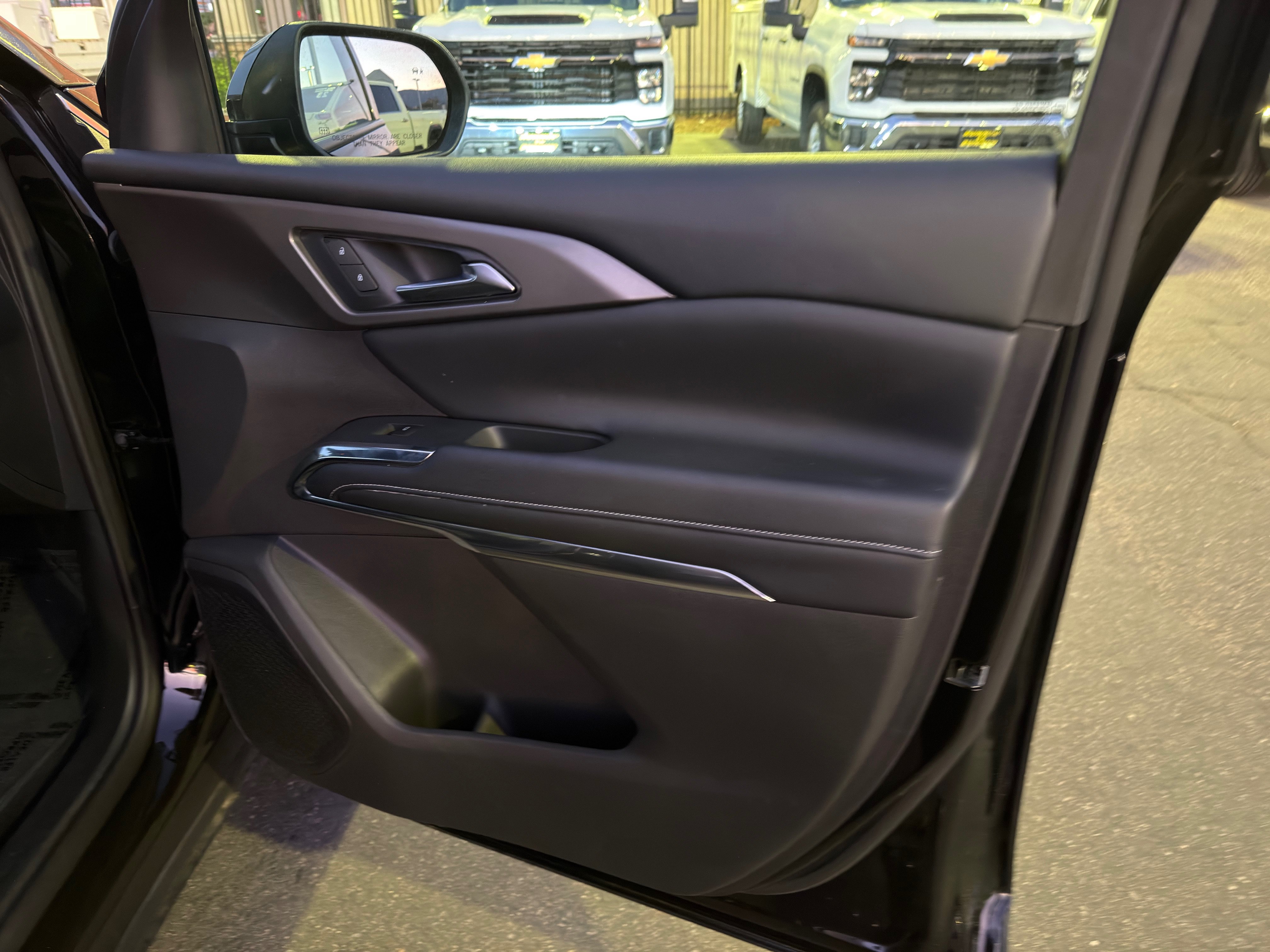 Used 2026 Chevrolet Traverse LT FWD image 11