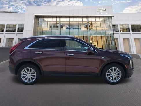 Used 2023 Cadillac XT4 Luxury w/ Cold Weather Package FWD image 4