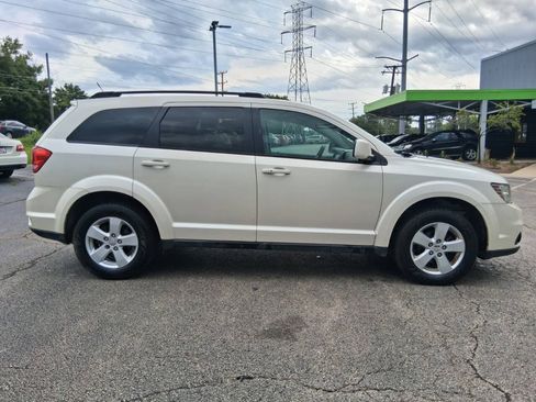 Used 2012 Dodge Journey SXT w/ Popular Equipment Group FWD image 4