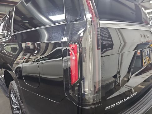 Used 2021 Cadillac Escalade ESV Premium Luxury image 37