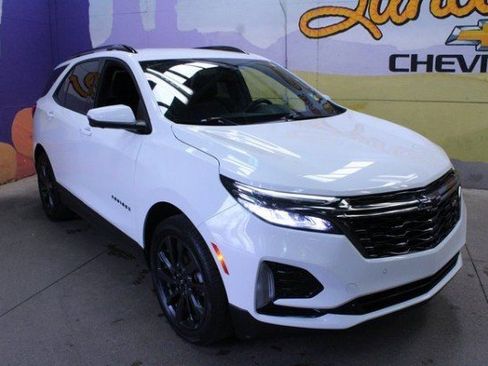 Certified 2022 Chevrolet Equinox RS w/ Infotainment Package image 2