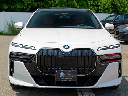 Used 2024 BMW 740i xDrive w/ Premium Package 2 AWD/4WD image 2