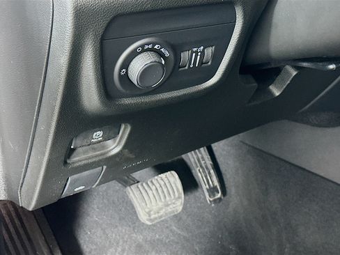 Used 2025 Jeep Grand Cherokee Altitude AWD/4WD image 17