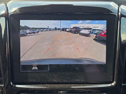 Used 2023 Chevrolet Traverse LT AWD/4WD image 32