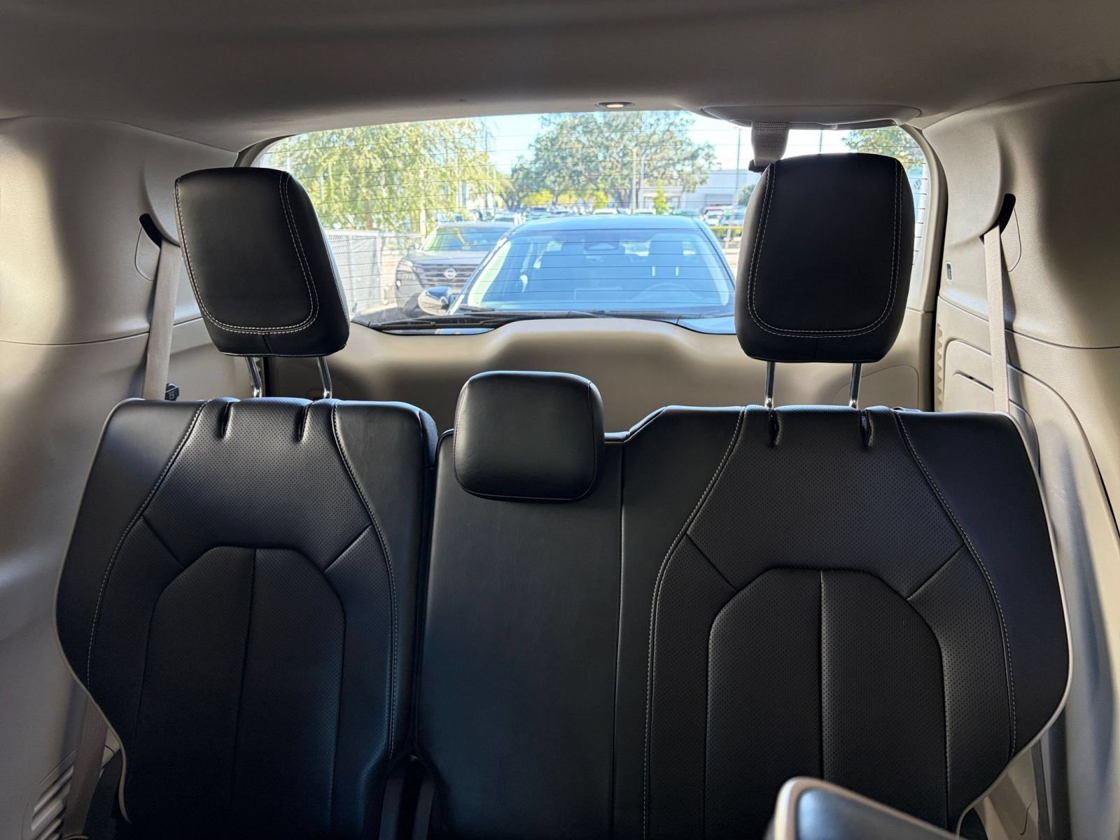Used 2023 Chrysler Pacifica Limited FWD image 31