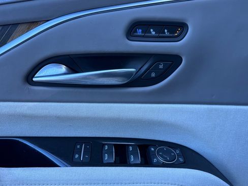 Used 2022 Cadillac Escalade ESV Sport Platinum w/ Heavy-Duty Trailer Package image 11