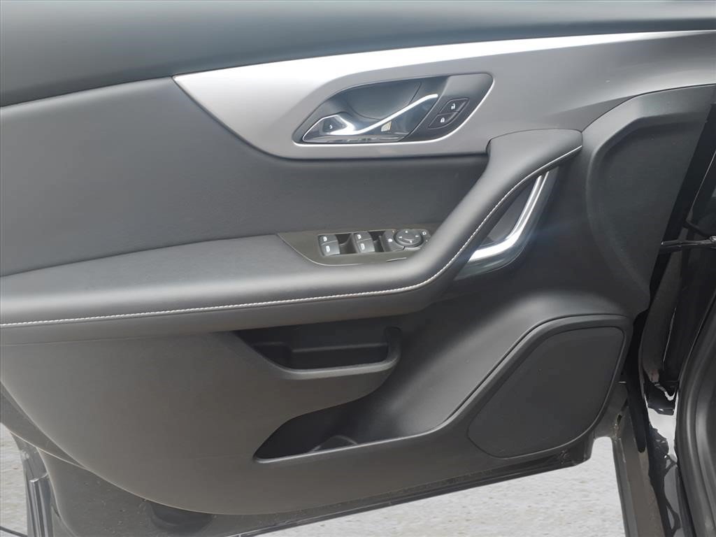 Certified 2025 Chevrolet Blazer LT AWD/4WD image 12
