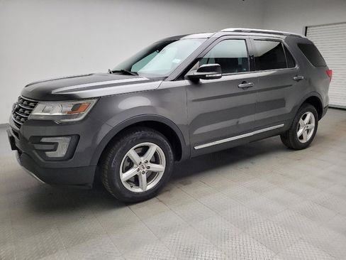 Used 2017 Ford Explorer XLT w/ Equipment Group 202A AWD/4WD image 2