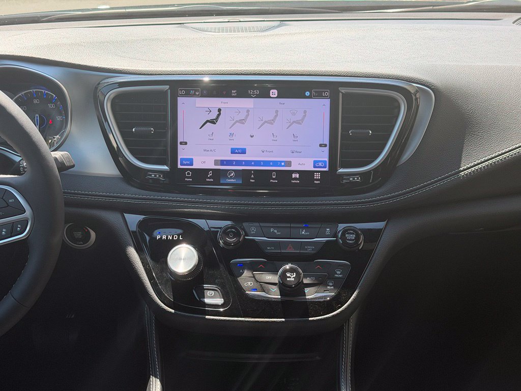 Used 2026 Chrysler Pacifica Limited FWD image 16