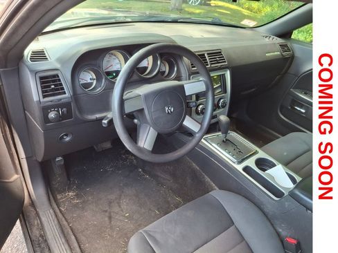 Used 2010 Dodge Challenger SE RWD image 11