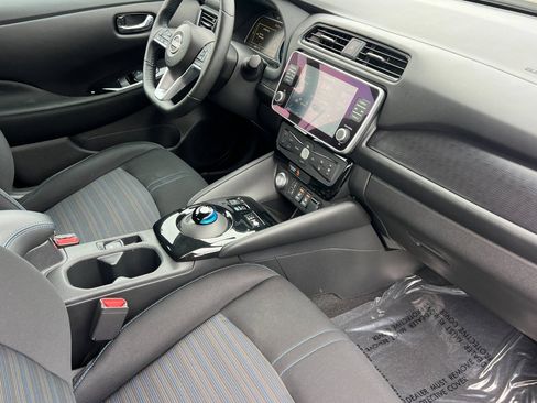 Certified 2024 Nissan Leaf SV Plus FWD image 18